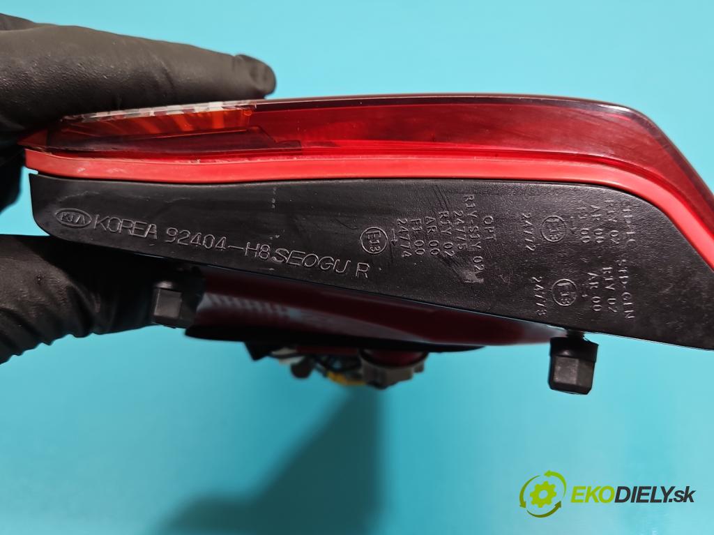 Kia Rio IV 2016-2023 1.4 crdi 90 HP manual 66 kW 1396 cm3 5- svetlo / reflektor zadné pravé 92404-H8 (Kľučka dverí ostatné)