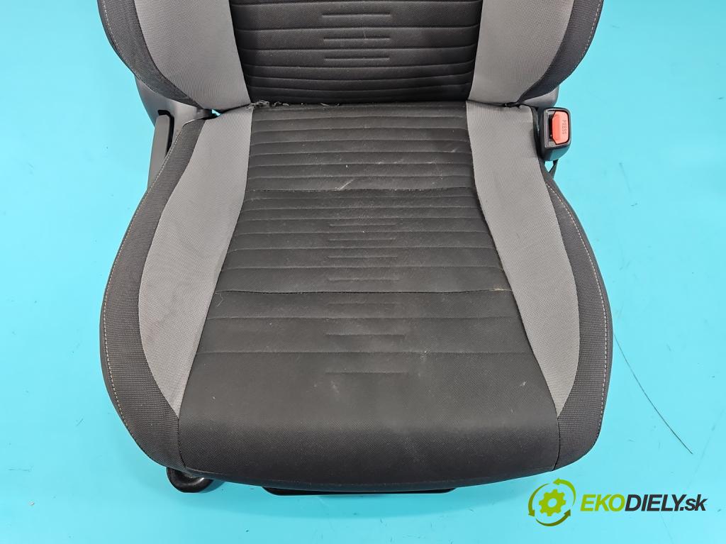 Toyota Auris II 2012-2018 1.6 16V 132  HP manual 97 kW 1598 cm3 5- Sedačka pravý  (Sedačka, sedadlo)