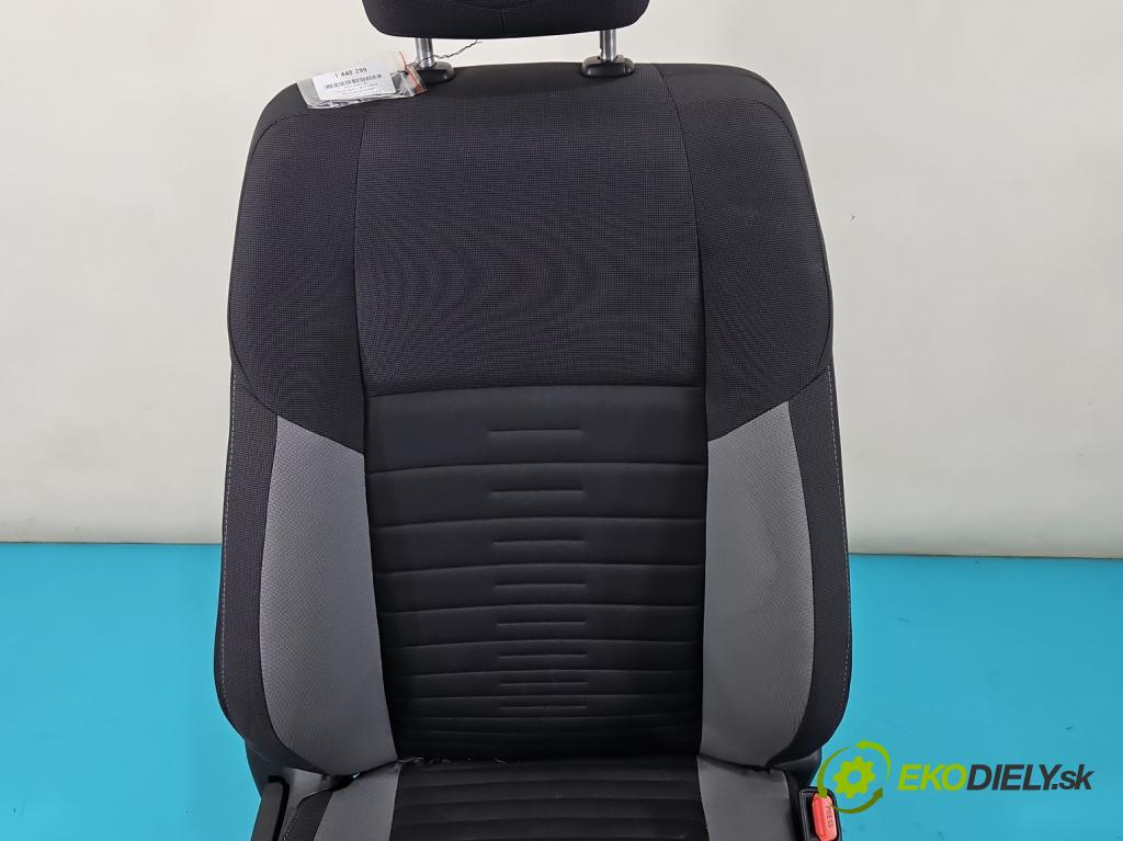 Toyota Auris II 2012-2018 1.6 16V 132  HP manual 97 kW 1598 cm3 5- Sedačka pravý  (Sedačka, sedadlo)