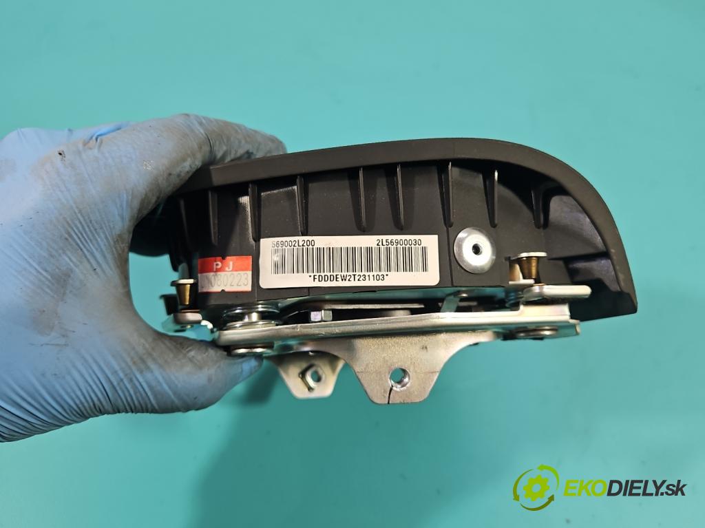 Hyundai I30 I 2007-2012 1.6 16V 122 HP manual 89,7 kW 1591 cm3 5- volant  (Volant)