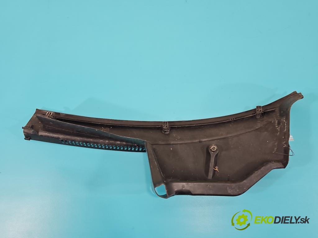 Audi A4 B5 1994-2001 1.6 8v 101 HP manual 74 kW 1595 cm3 4- torpédo 8D1819404A (Torpédo)