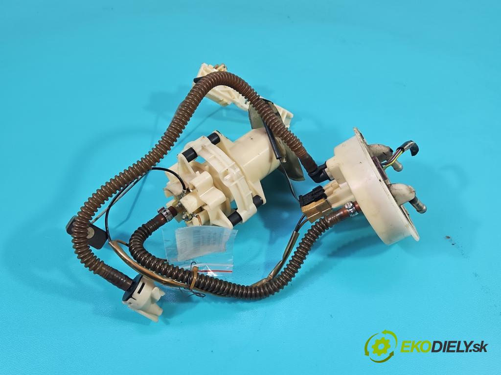 Audi A4 B5 1994-2001 1.6 8v 101 hp manual 74 kW 1595 cm3 4- čerpadlo paliva 8D0201319