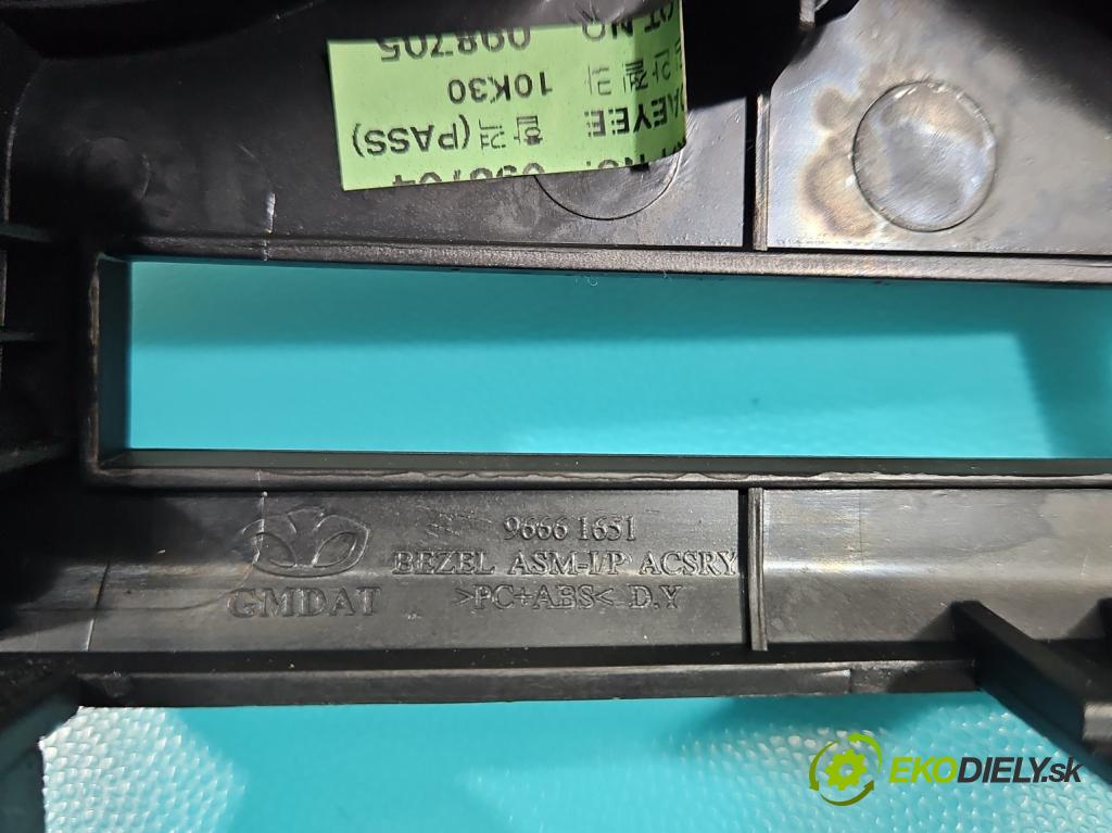 Opel Antara 2006-2015 2.2 cdti 184hp automatic 135 kW 2231 cm3 5- Mřížka: kúrenia stredová 96661651 (Mriežka kúrenia (fukár))