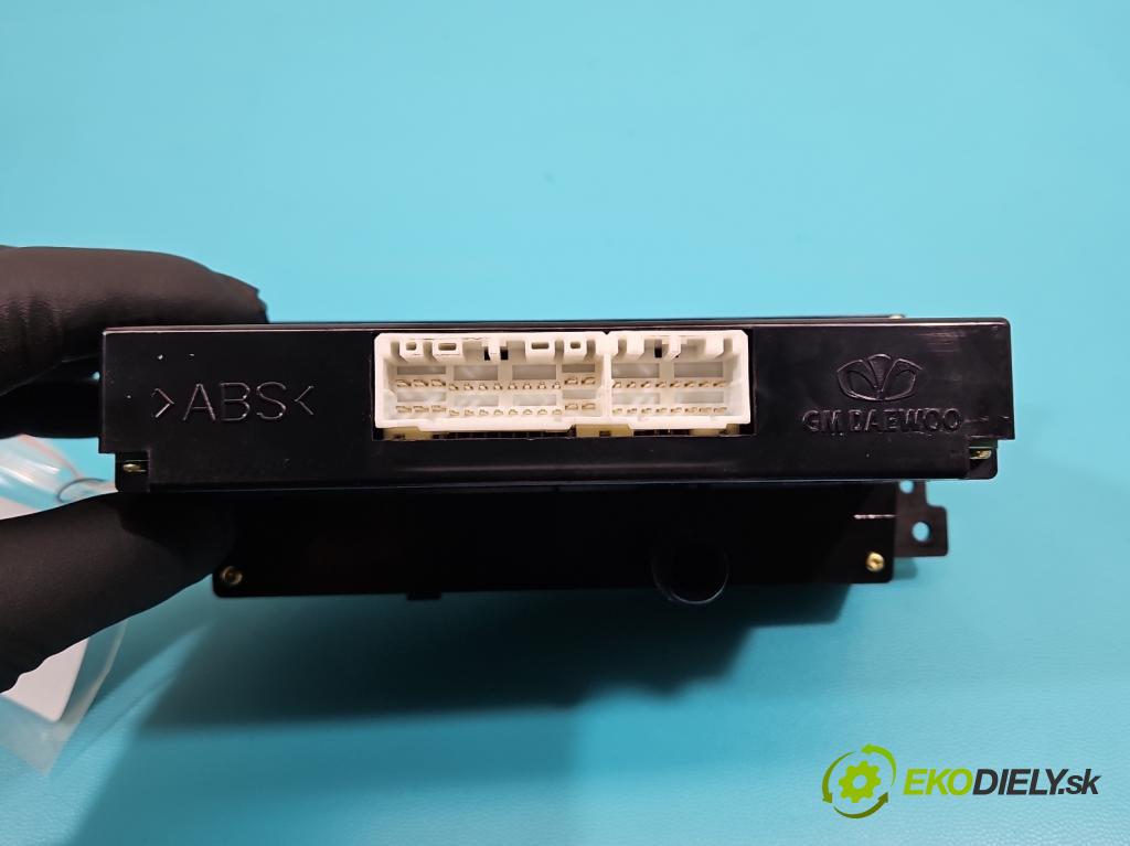 Opel Antara 2006-2015 2.2 cdti 184hp automatic 135 kW 2231 cm3 5- panel kúrenia 20953114