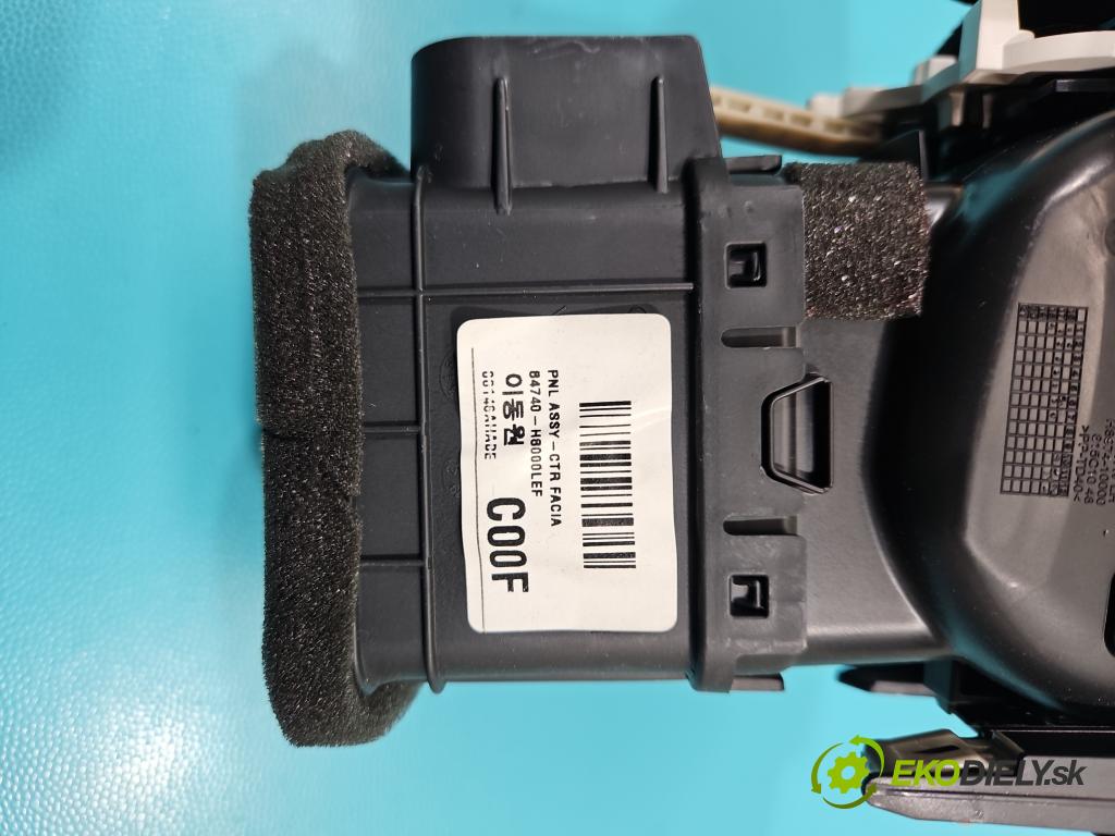 Kia Rio IV 2016-2023 1.4 crdi 90 HP manual 66 kW 1396 cm3 5- Mřížka: kúrenia stredová 8974-10000 (Mriežka kúrenia (fukár))