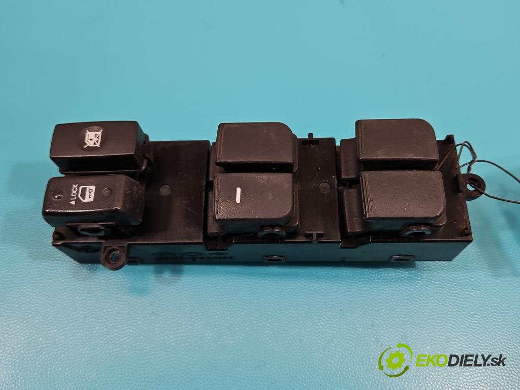 Kia Soul I 2008-2013 1.6 crdi 128 hp manual 94 kW 1582 cm3 5- Přepínač oken zpětných zrcátek 93570-2K000