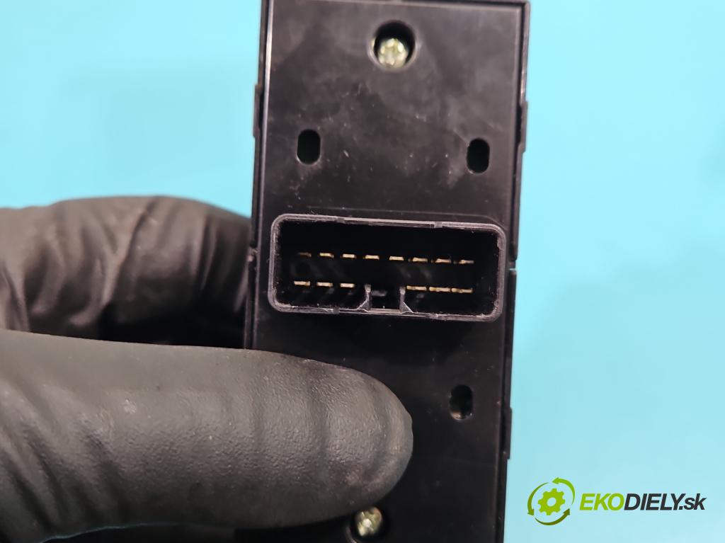 Kia Soul I 2008-2013 1.6 crdi 128 hp manual 94 kW 1582 cm3 5- Přepínač oken zpětných zrcátek 93570-2K000