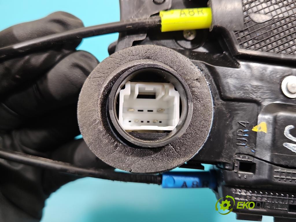 Toyota Auris II 2012-2018 1.6 16V 132 hp manual 97 kW 1598 cm3 5- zámek zadní pravý