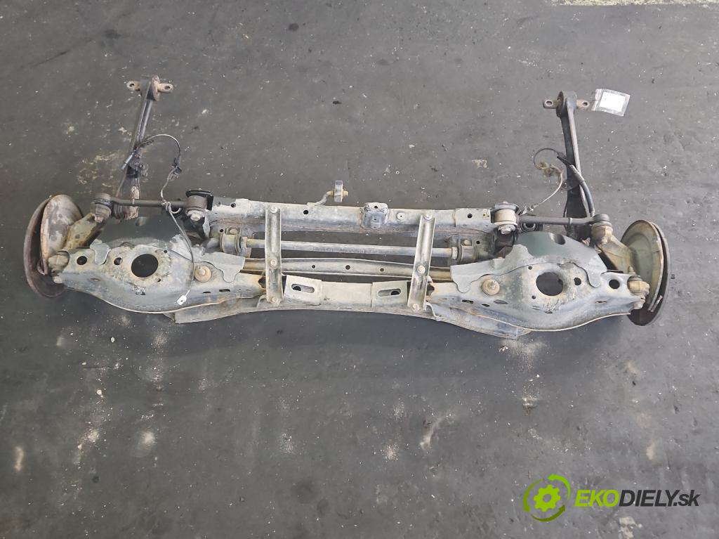 Toyota Auris II 2012-2018 1.6 16V 132 hp manual 97 kW 1598 cm3 5- zadní výztuha  (Výztuhy zadní)