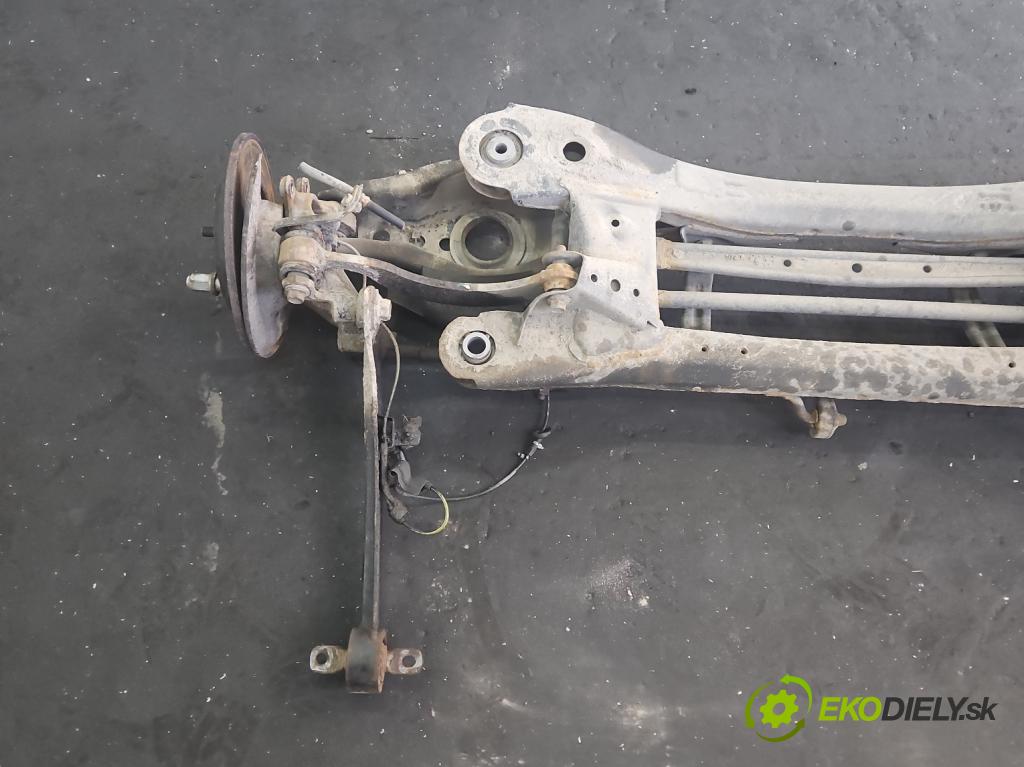 Toyota Auris II 2012-2018 1.6 16V 132 hp manual 97 kW 1598 cm3 5- zadní výztuha  (Výztuhy zadní)