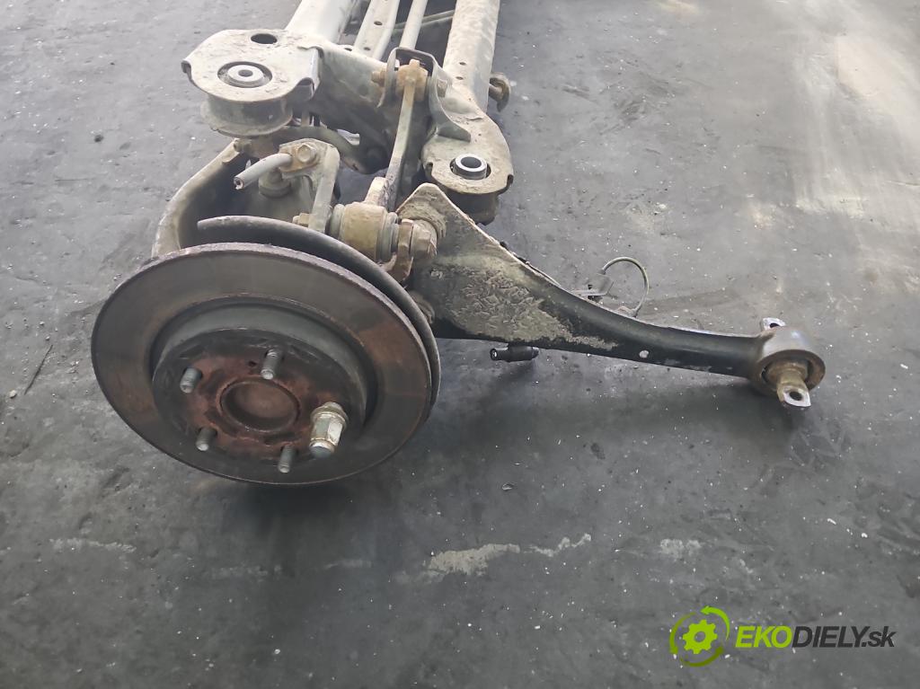 Toyota Auris II 2012-2018 1.6 16V 132 hp manual 97 kW 1598 cm3 5- zadní výztuha  (Výztuhy zadní)