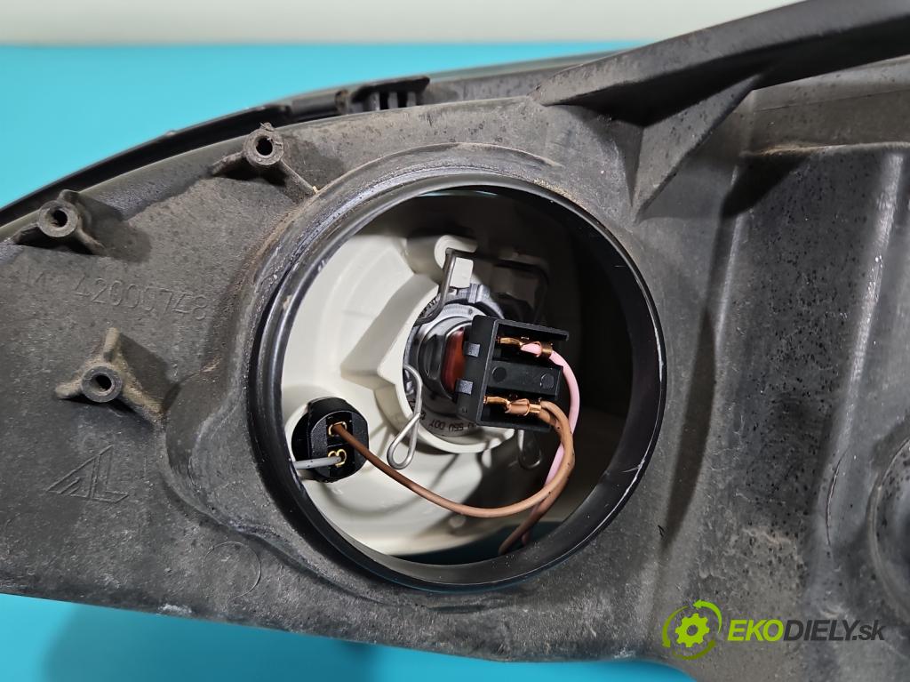 Peugeot 407 2.0 hdi 136 HP manual 100 kW 1997 cm3 5- Reflektor: pravý 0301213204 (Svetlo predné pravé)