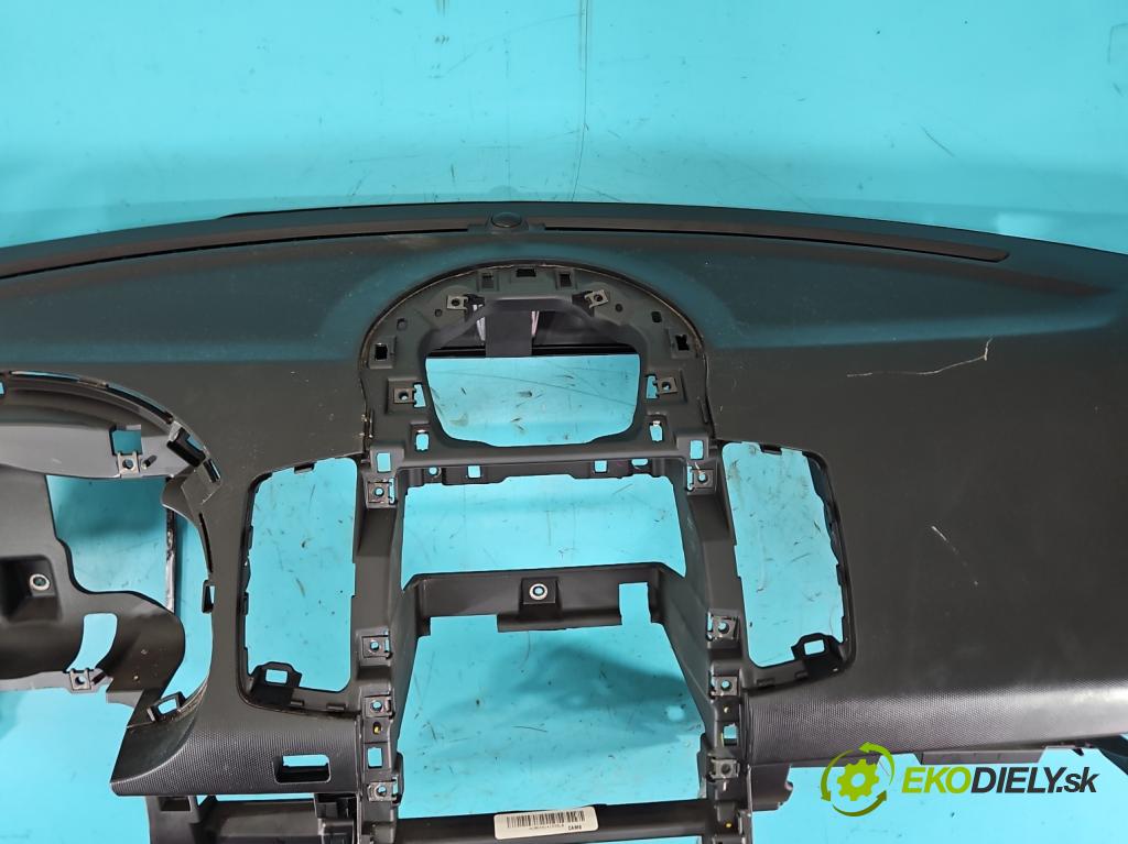 Kia Soul I 2008-2013 1.6 crdi 128 HP manual 94 kW 1582 cm3 5- kokpit,pristrojová doska rozdeľovacia