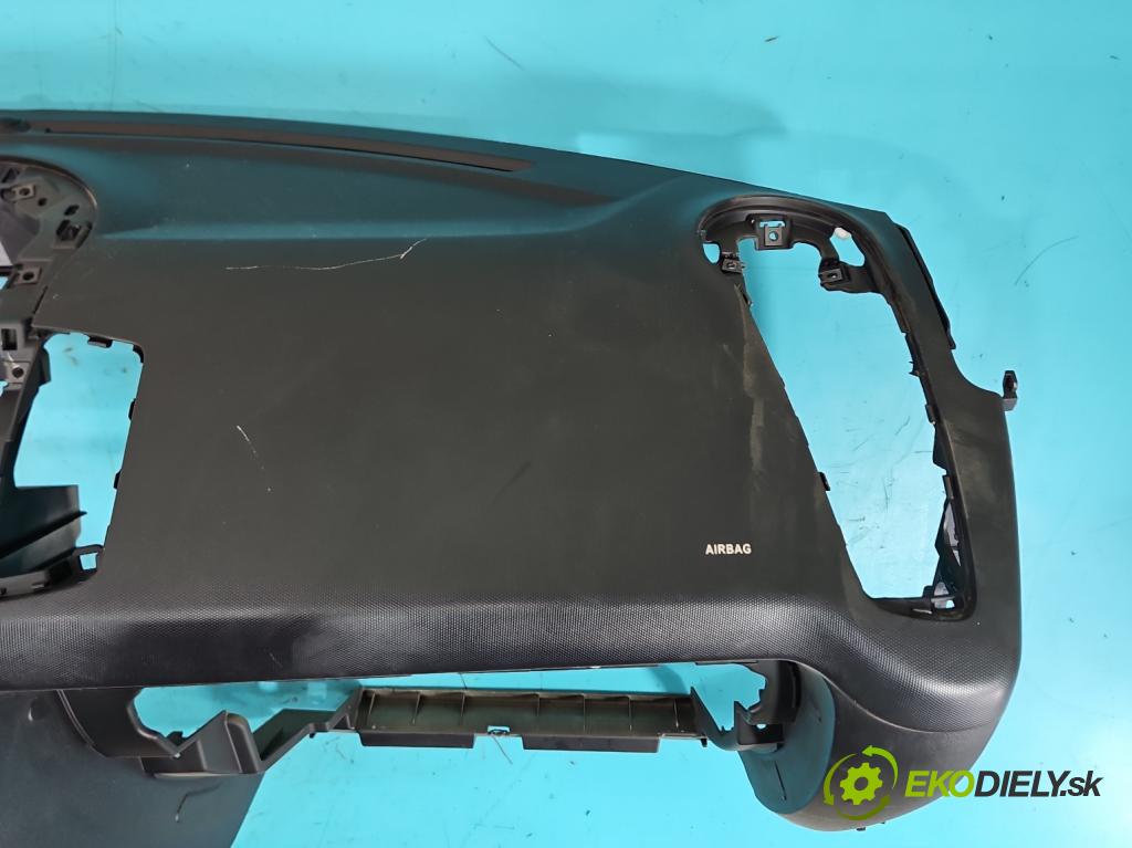 Kia Soul I 2008-2013 1.6 crdi 128 HP manual 94 kW 1582 cm3 5- kokpit,pristrojová doska rozdeľovacia
