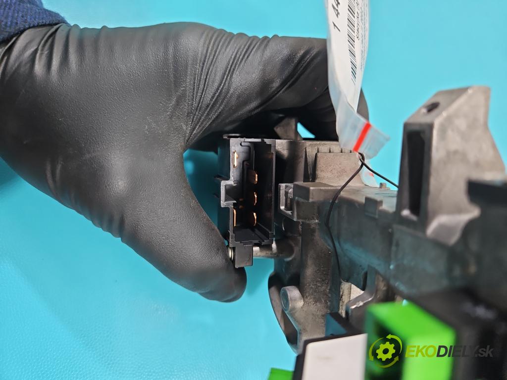 Honda Jazz II 2002-2008 1.3 83 hp manual 61 kW 1339 cm3 5- spínací skříňka  (Spínací skříňky a klíče)