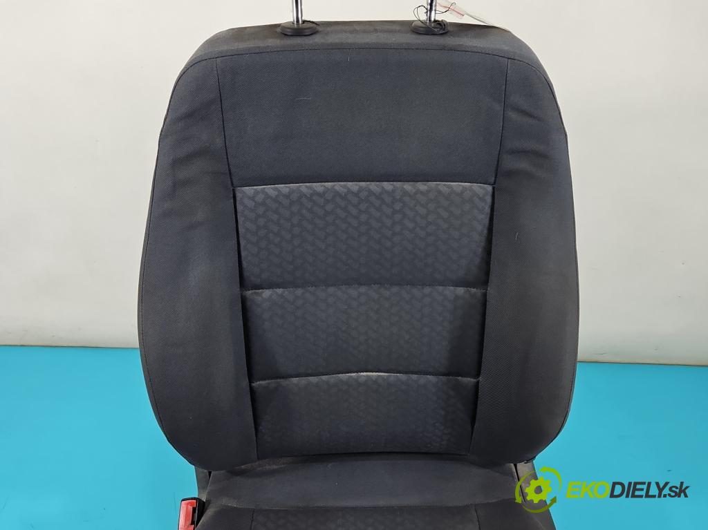 Audi A4 B5 1994-2001 1.8 20V 125 HP manual 92 kW 1781 cm3 4- Sedačka ľavý  (Sedačka, sedadlo)