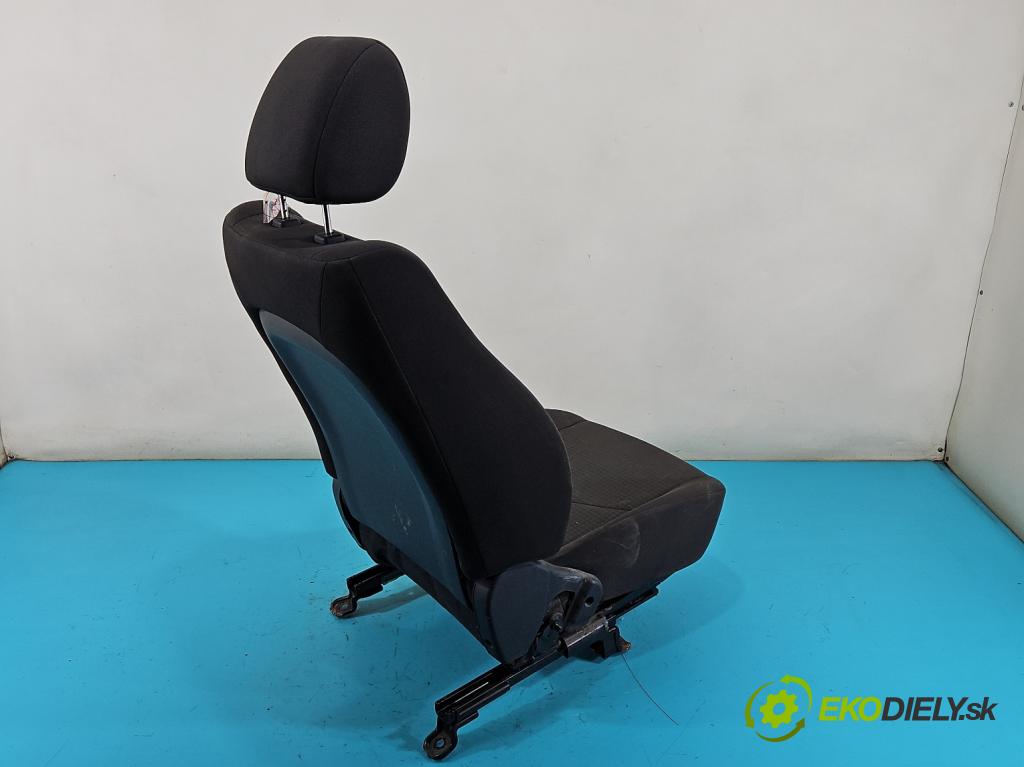 Kia Soul I 2008-2013 1.6 crdi 128 HP manual 94 kW 1582 cm3 5- Sedačka ľavý  (Sedačka, sedadlo)