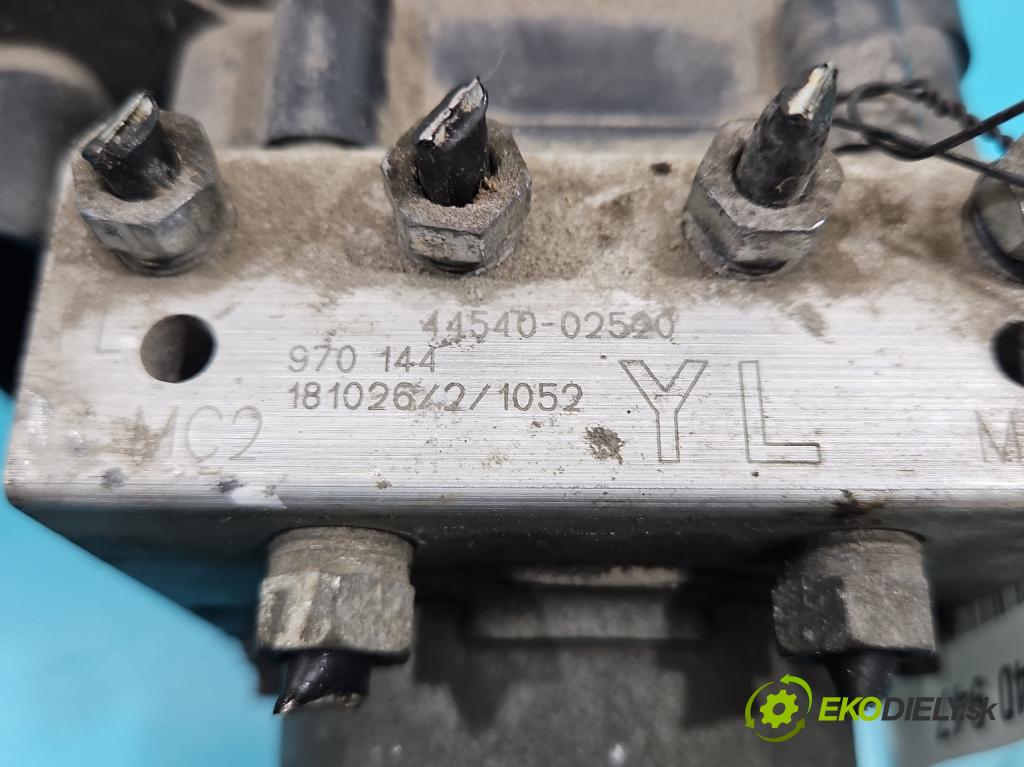 Toyota Auris II 2012-2018 1.6 16V 132  HP manual 97 kW 1598 cm3 5- čerpadlo abs 44540-02520 (Pumpa ABS)