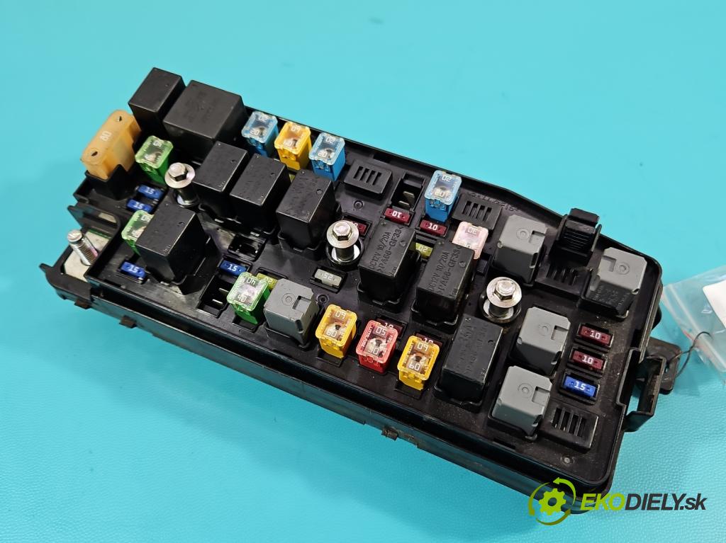 Opel Antara 2006-2015 2.2 cdti 184 hp automatic 135 kW 2231 cm3 5- skříňka pojistková 95471068 (Pojistkové skříňky)