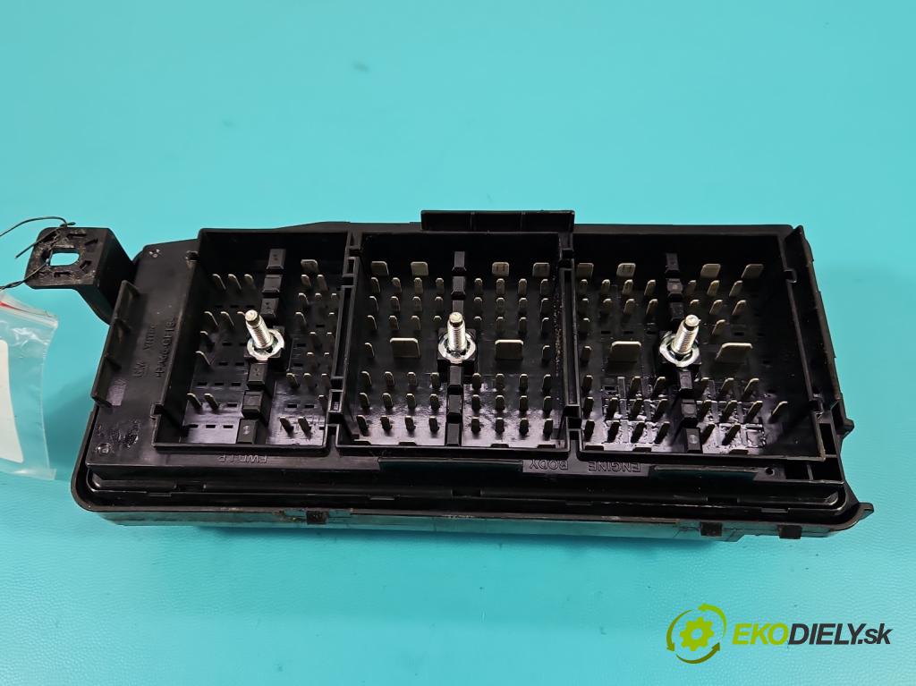 Opel Antara 2006-2015 2.2 cdti 184 hp automatic 135 kW 2231 cm3 5- skříňka pojistková 95471068 (Pojistkové skříňky)