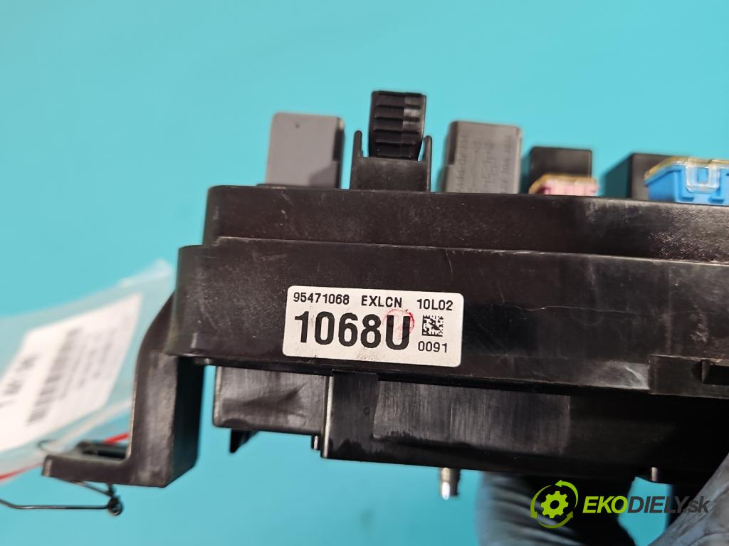 Opel Antara 2006-2015 2.2 cdti 184 hp automatic 135 kW 2231 cm3 5- skříňka pojistková 95471068 (Pojistkové skříňky)