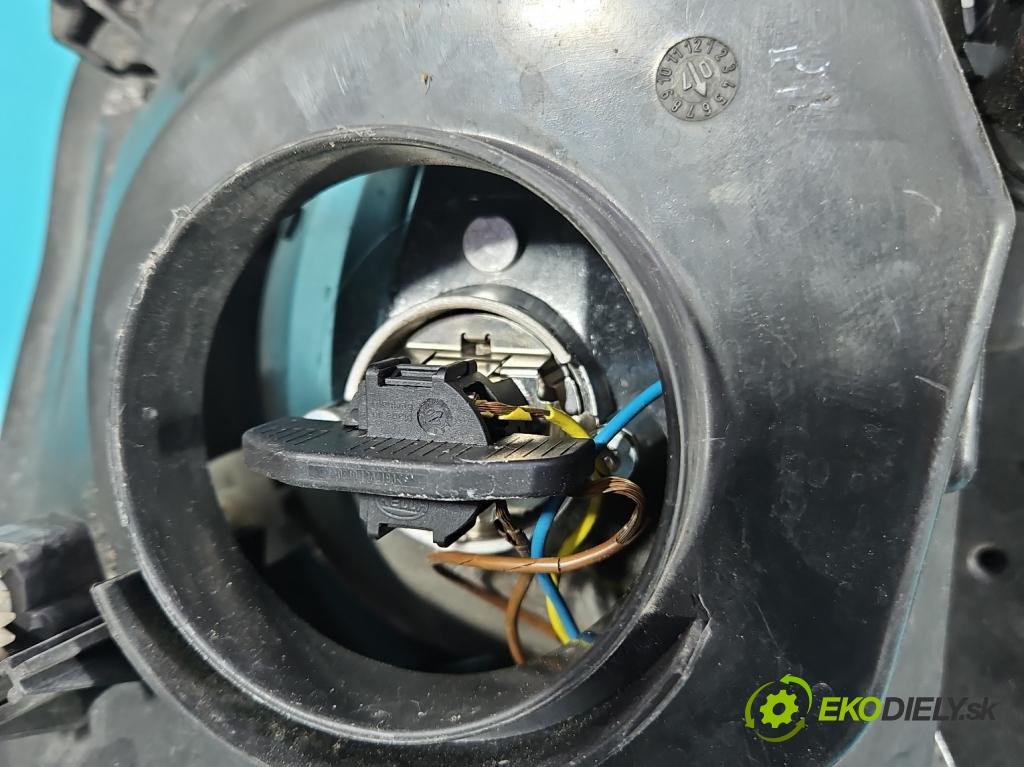 Renault Clio II 1998-2012 1,2.0 16V 75 HP manual 55 kW 1149 cm3 5- Reflektor: pravý  (Svetlo predné pravé)