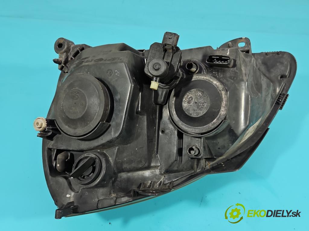 Renault Clio II 1998-2012 1,2.0 16V 75 HP manual 55 kW 1149 cm3 5- Reflektor: pravý  (Svetlo predné pravé)