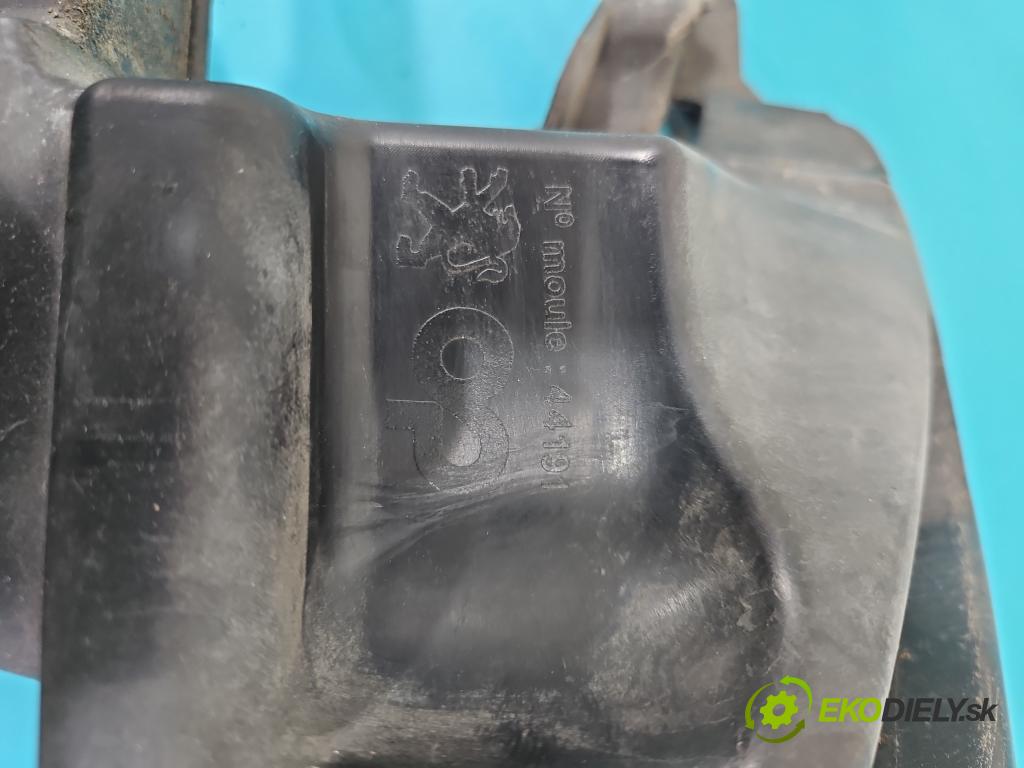 Peugeot 308 I 2007-2013 1.6 16V 120 hp manual 88 kW 1598 cm3 5- stěna přední  (Výztuhy přední)