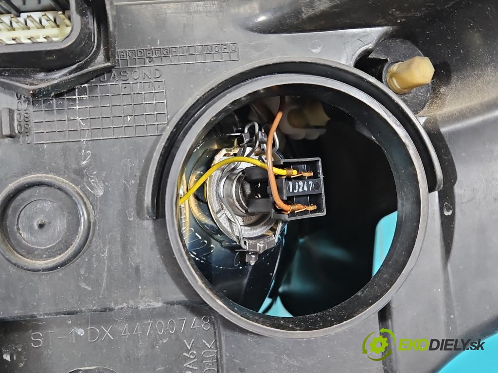 Peugeot 308 I 2007-2013 1.6 16V 120 HP manual 88 kW 1598 cm3 5- Reflektor: pravý 9656162480 (Svetlo predné pravé)