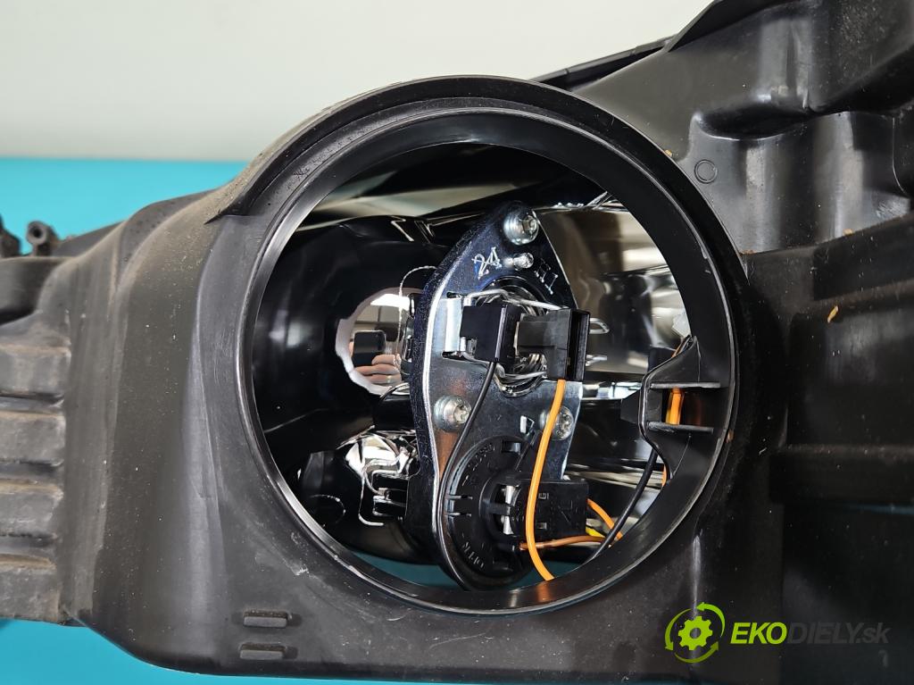 Peugeot 308 I 2007-2013 1.6 16V 120 HP manual 88 kW 1598 cm3 5- Reflektor: pravý 9656162480 (Svetlo predné pravé)