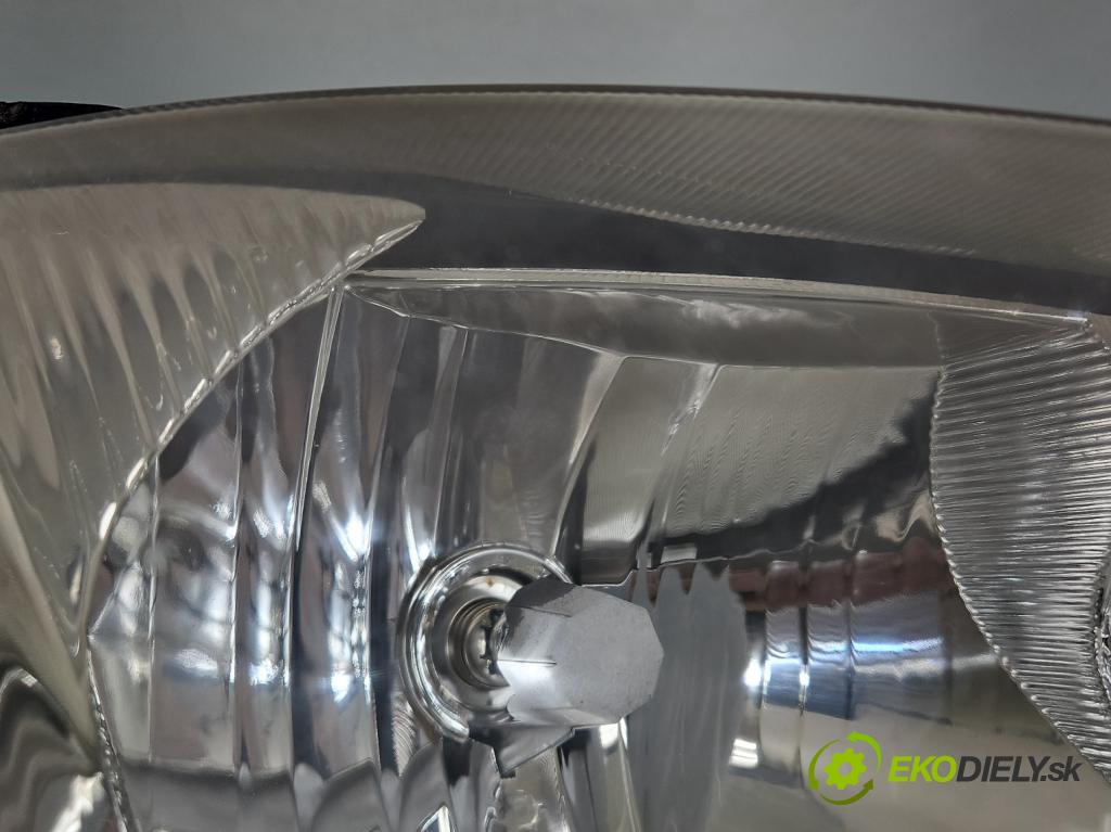 Renault Megane I 1995-2003 1.6 16V 107 HP manual 79 kW 1598 cm3 5- Reflektor: pravý  (Svetlo predné pravé)