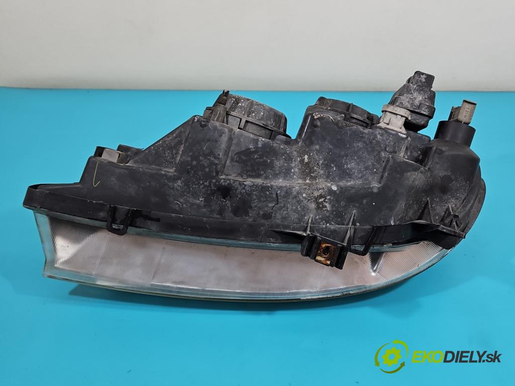 Renault Megane I 1995-2003 1.6 16V 107 HP manual 79 kW 1598 cm3 5- Reflektor: pravý  (Svetlo predné pravé)
