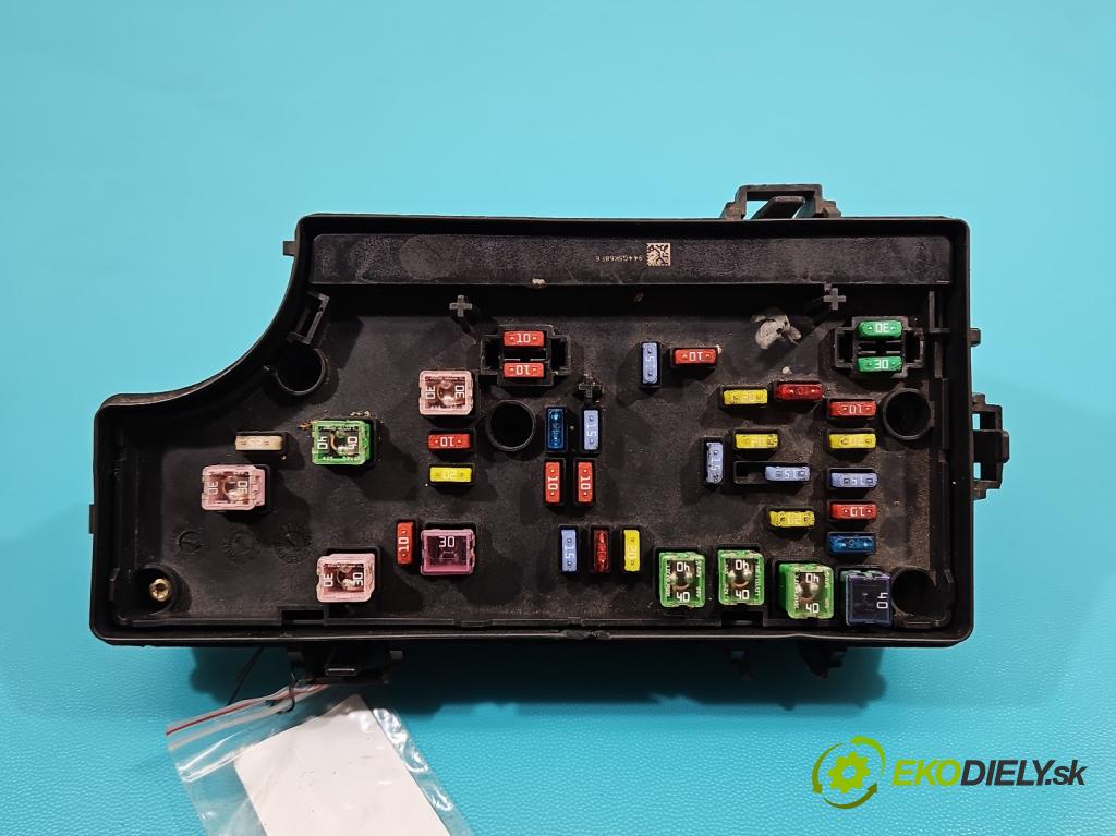 Dodge Caliber 1.8 16V 150 hp manual 110 kW 1798 cm3 5- skříňka pojistková P04692207AF (Pojistkové skříňky)