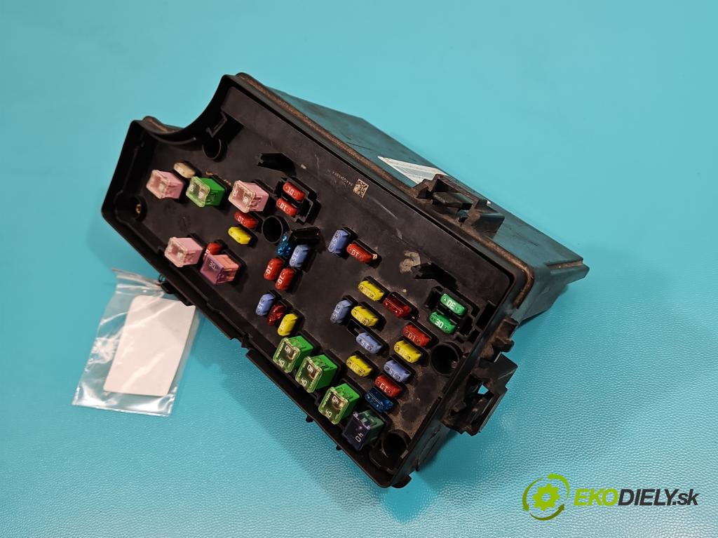 Dodge Caliber 1.8 16V 150 hp manual 110 kW 1798 cm3 5- skříňka pojistková P04692207AF (Pojistkové skříňky)