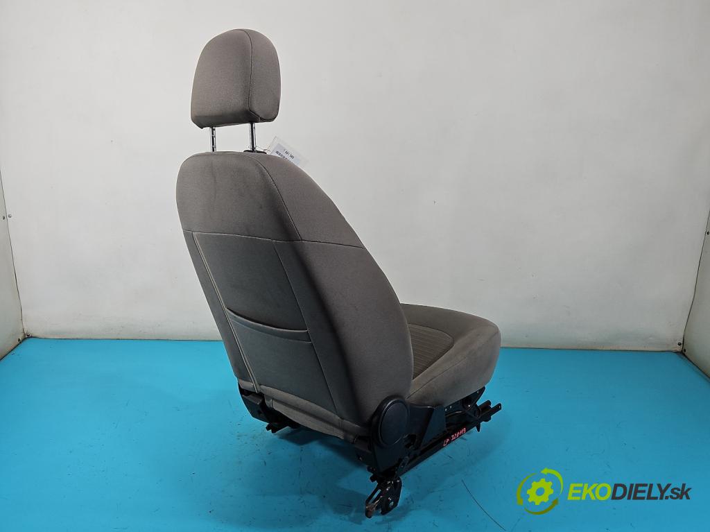 Fiat Linea 1.3 jtd 95 HP manual 70 kW 1251 cm3 4- Sedačka ľavý  (Sedačka, sedadlo)