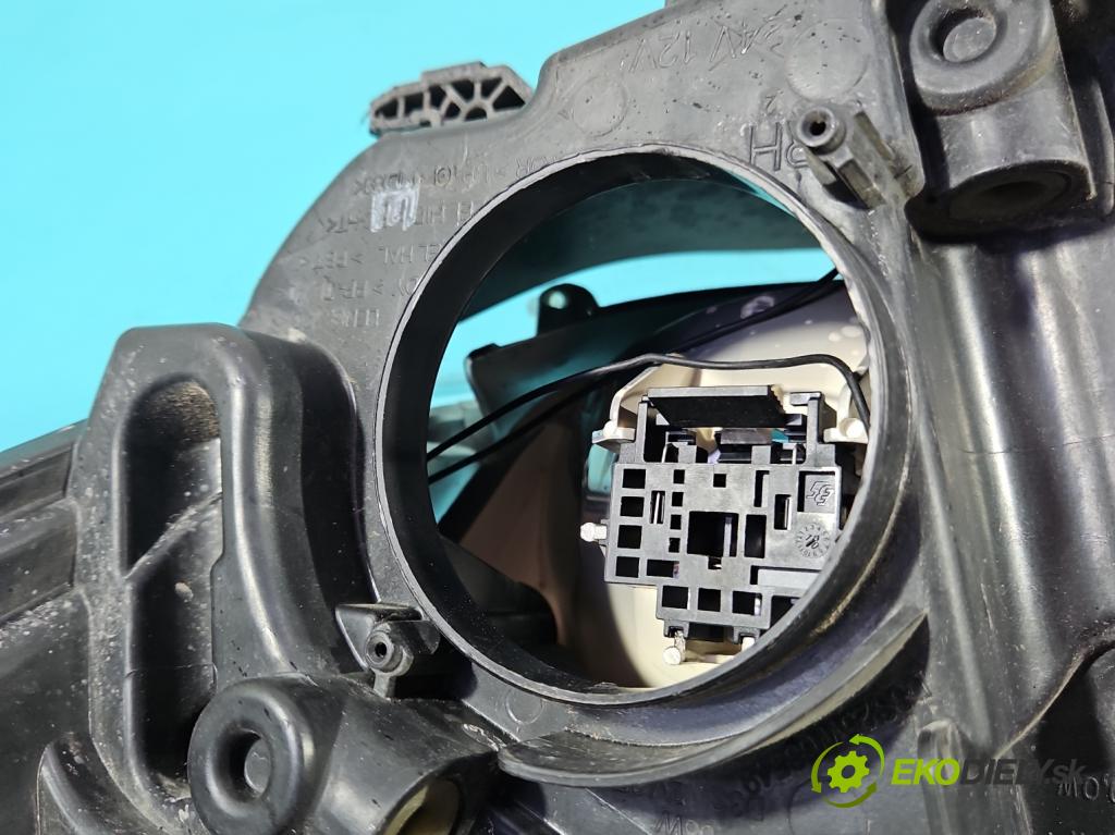 Ford Focus Mk3 2010-2018 1.0 ECOBOOST: 101 HP manual 74 kW 998 cm3 5- Reflektor: pravý BM51-13W029-AK (Svetlo predné pravé)