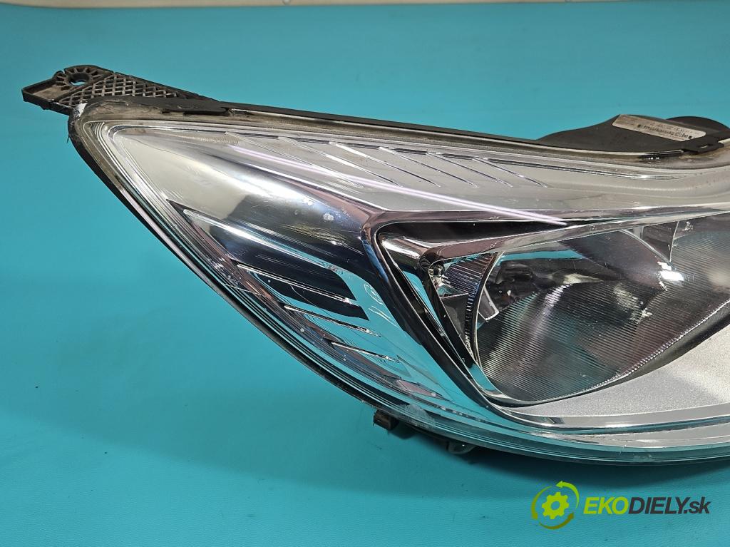 Ford Focus Mk3 2010-2018 1.0 ECOBOOST: 101 HP manual 74 kW 998 cm3 5- Reflektor: pravý BM51-13W029-AK (Svetlo predné pravé)