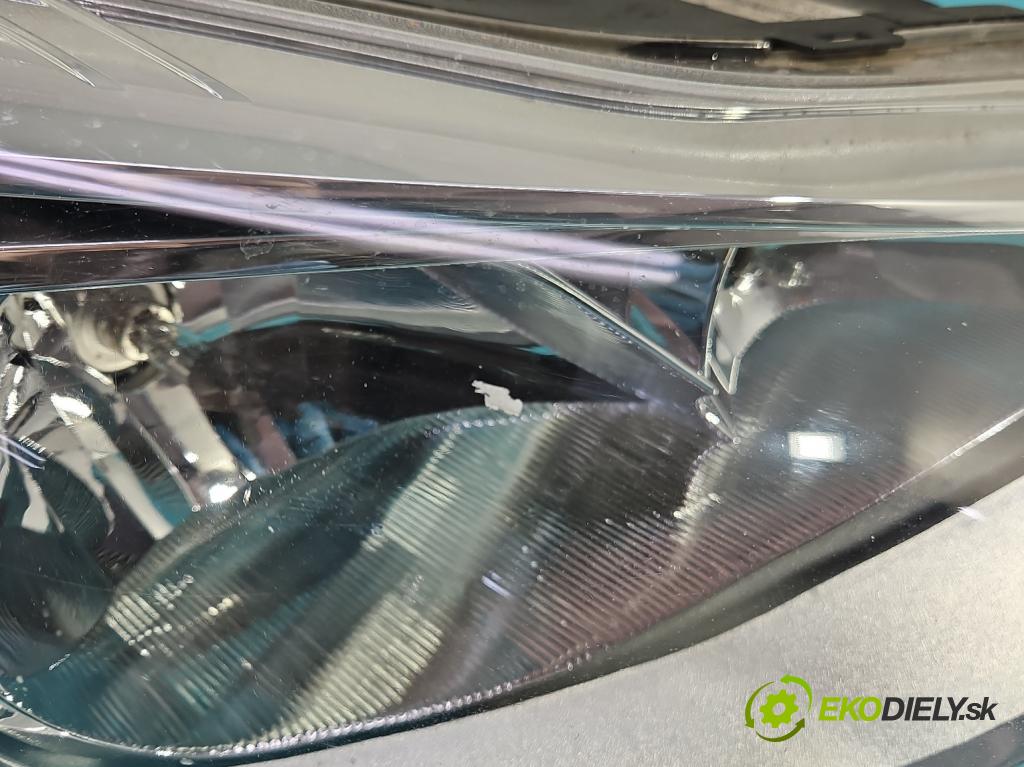 Ford Focus Mk3 2010-2018 1.0 ECOBOOST: 101 HP manual 74 kW 998 cm3 5- Reflektor: pravý BM51-13W029-AK (Svetlo predné pravé)