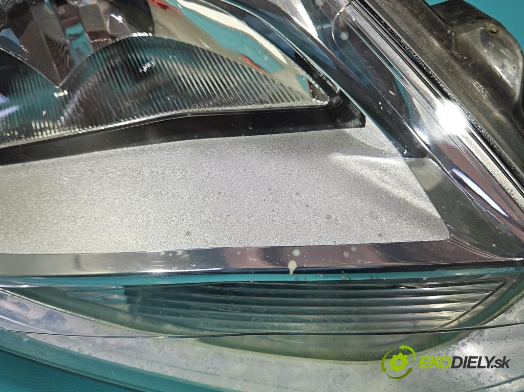 Ford Focus Mk3 2010-2018 1.0 ECOBOOST: 101 HP manual 74 kW 998 cm3 5- Reflektor: pravý BM51-13W029-AK (Svetlo predné pravé)