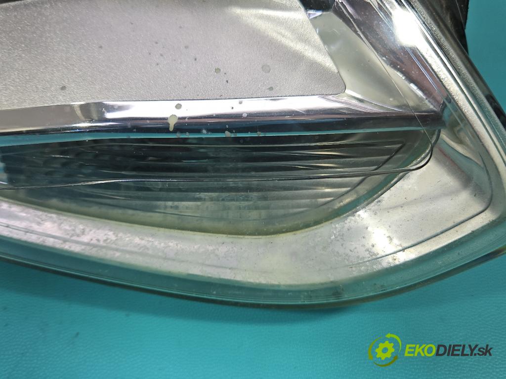 Ford Focus Mk3 2010-2018 1.0 ECOBOOST: 101 HP manual 74 kW 998 cm3 5- Reflektor: pravý BM51-13W029-AK (Svetlo predné pravé)