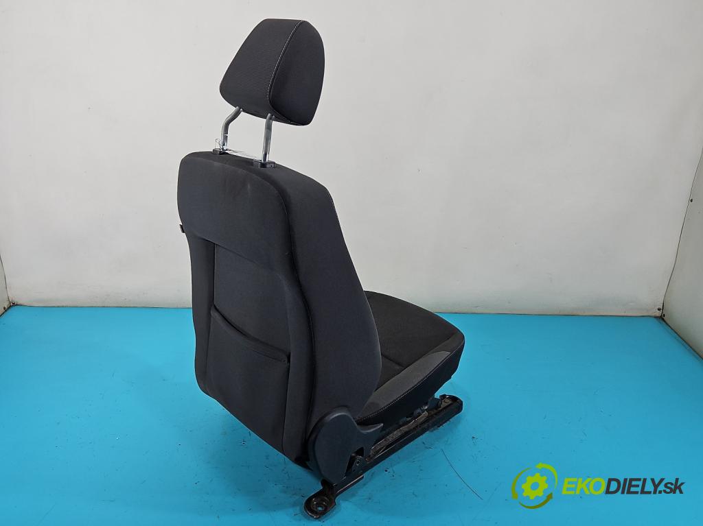 Ford Focus Mk3 2010-2018 1.0 ECOBOOST: 101 HP manual 74 kW 998 cm3 5- Sedačka ľavý  (Sedačka, sedadlo)