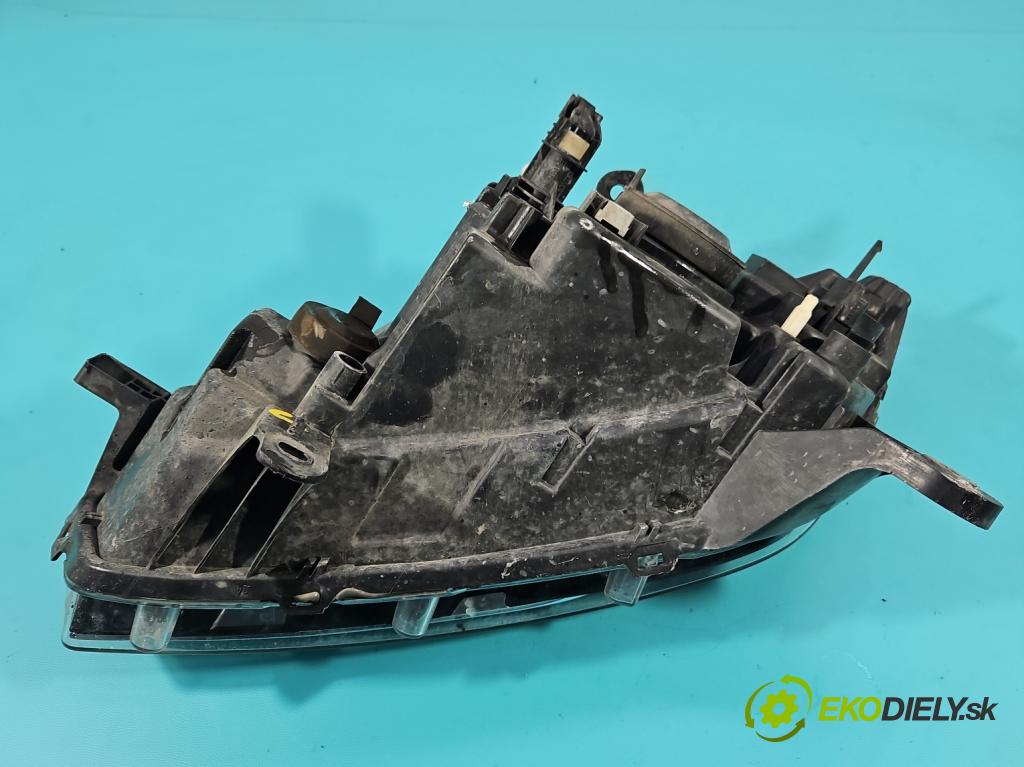 Dacia Sandero II 2012-2020 1,2.0 16V 75 HP manual 55 kW 1149 cm3 5- Reflektor: pravý 260105344R (Svetlo predné pravé)