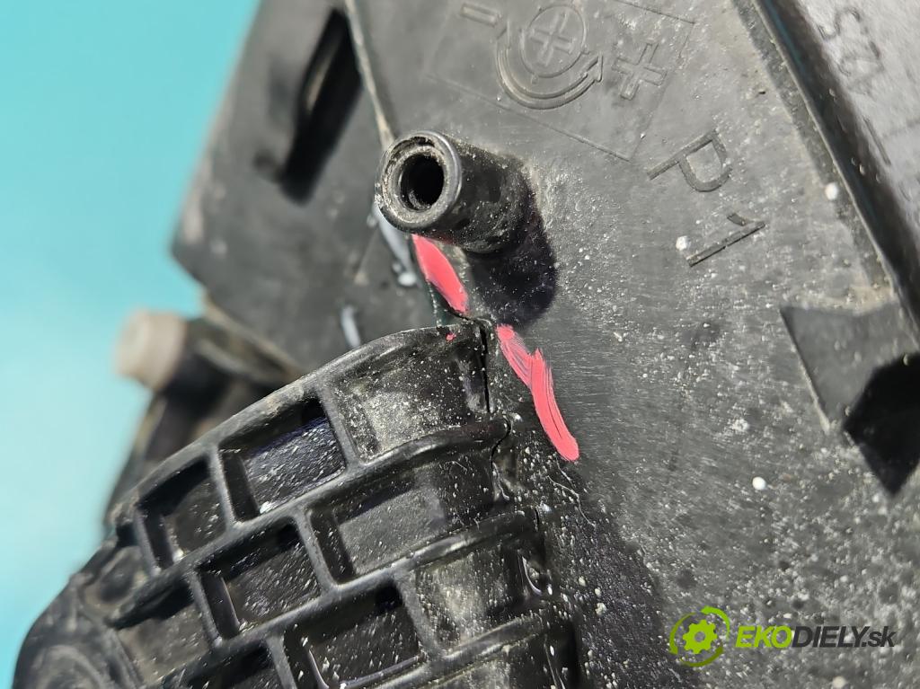 Dacia Sandero II 2012-2020 1,2.0 16V 75 HP manual 55 kW 1149 cm3 5- Reflektor: pravý 260105344R (Svetlo predné pravé)