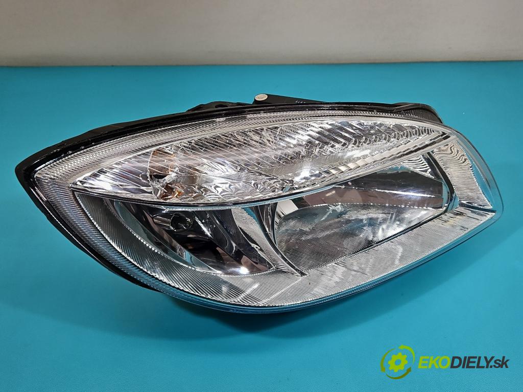 Skoda Fabia II 2007-2014 1.2 6V 60 HP manual 44 kW 1198 cm3 5- Reflektor: pravý  (Svetlo predné pravé)
