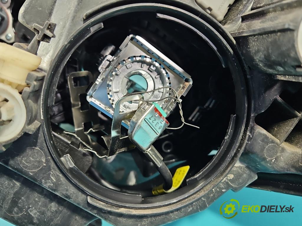 Kia Optima IV 2015-2020 1.7 crdi 141 HP automatic 104 kW 1685 cm3 5- Reflektor: pravý  (Svetlo predné pravé)