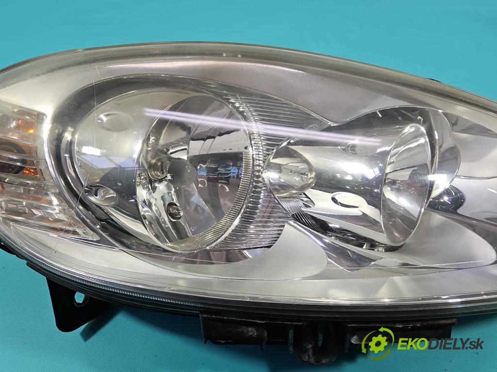 Fiat Linea 1.3 jtd 95 HP manual 70 kW 1251 cm3 4- Reflektor: pravý  (Svetlo predné pravé)