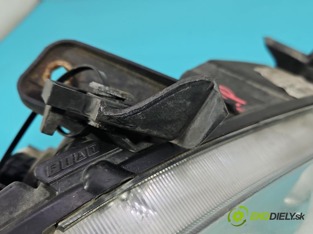 Fiat Linea 1.3 jtd 95 HP manual 70 kW 1251 cm3 4- Reflektor: pravý  (Svetlo predné pravé)