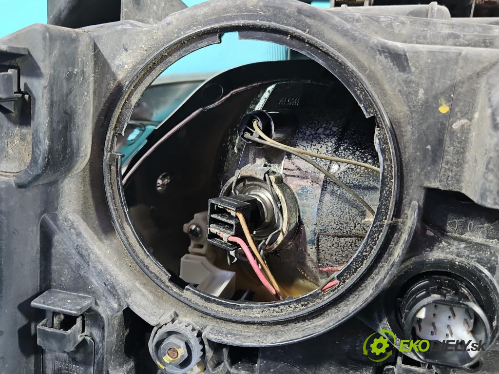 Fiat Linea 1.3 jtd 95 HP manual 70 kW 1251 cm3 4- Reflektor: pravý  (Svetlo predné pravé)