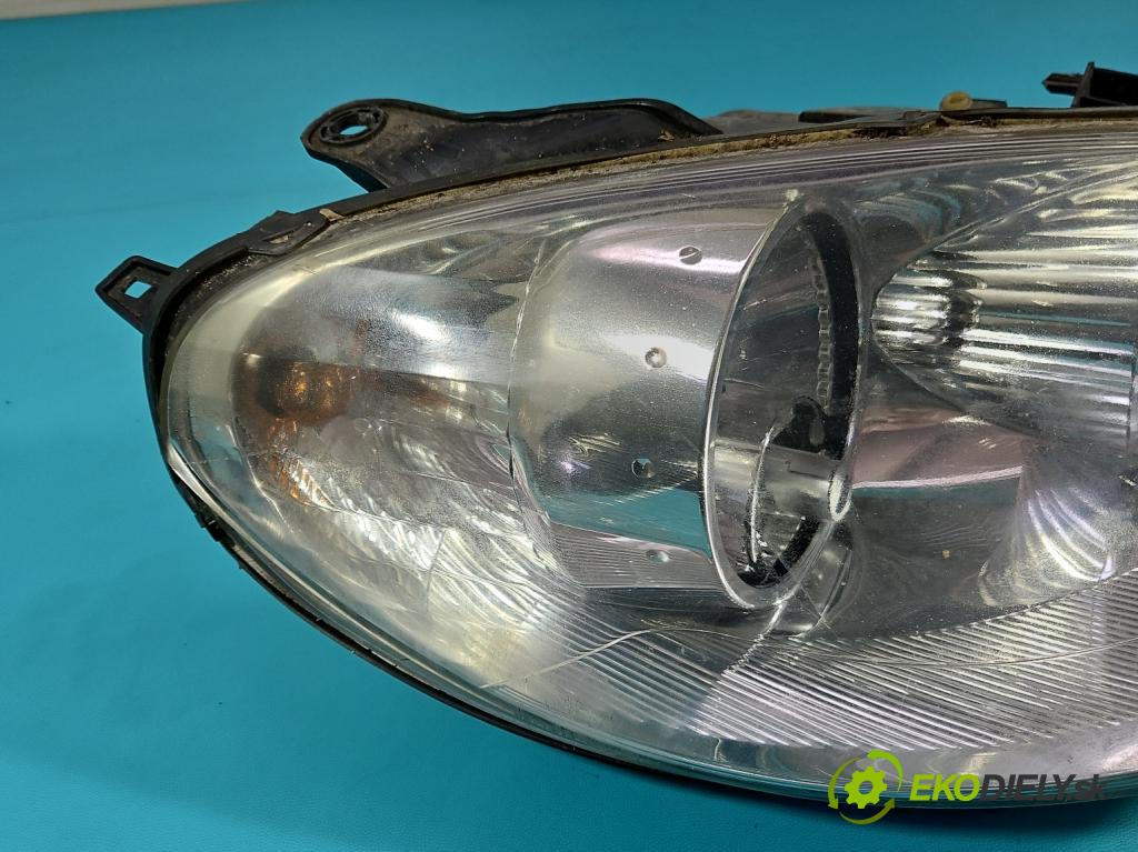 Peugeot 807 2002-2014 2.0 hdi 107 HP manual 79 kW 1997 cm3 5- Reflektor: pravý 1494307080 (Svetlo predné pravé)