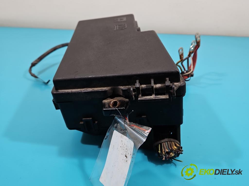 Ford Focus Mk3 2010-2018 1.0 ECOBOOST: 101 hp manual 74 kW 998 cm3 5- skříňka pojistková AV6T-14A142-AB (Pojistkové skříňky)